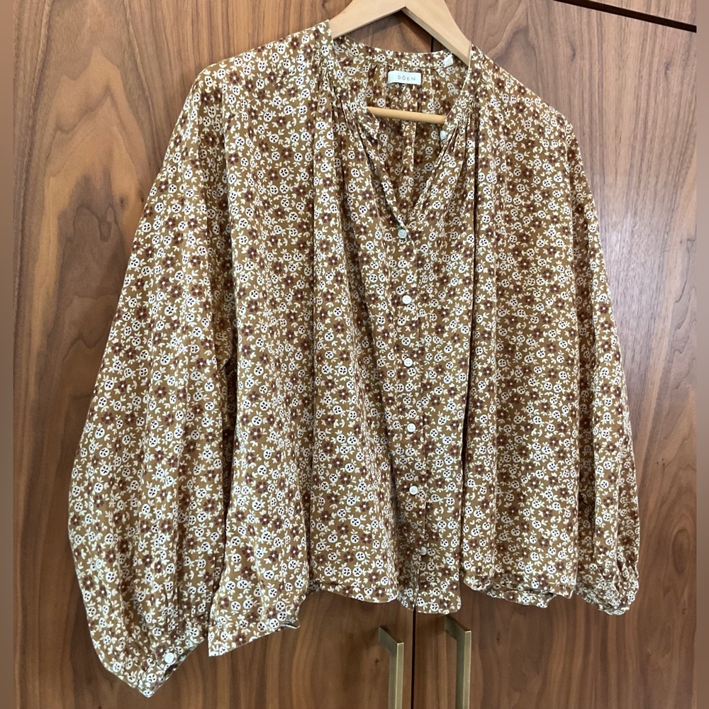 Does Jane Blouse Medium